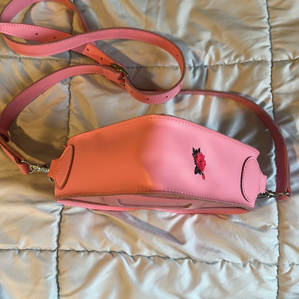 Dr Martens Pink Heart-Shaped Women's Bag - Picture 6 of 16